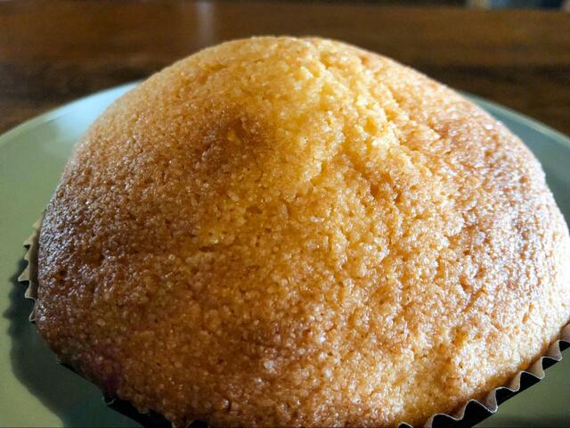 【ローソン じゅわバタ塩メロンパン】カリッとしたビスケット生地に期待が高まります