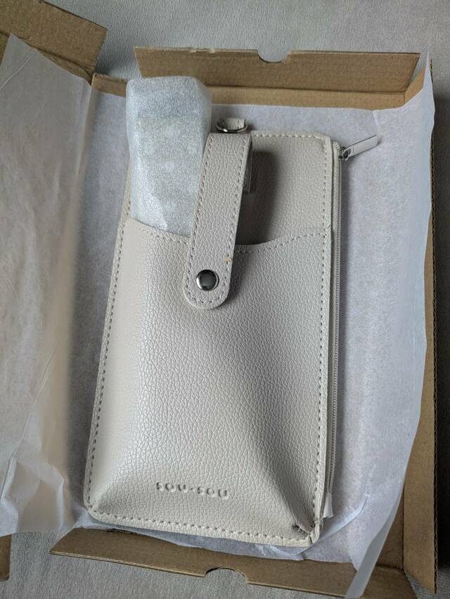 開封したら、紙に包まれて入っていました