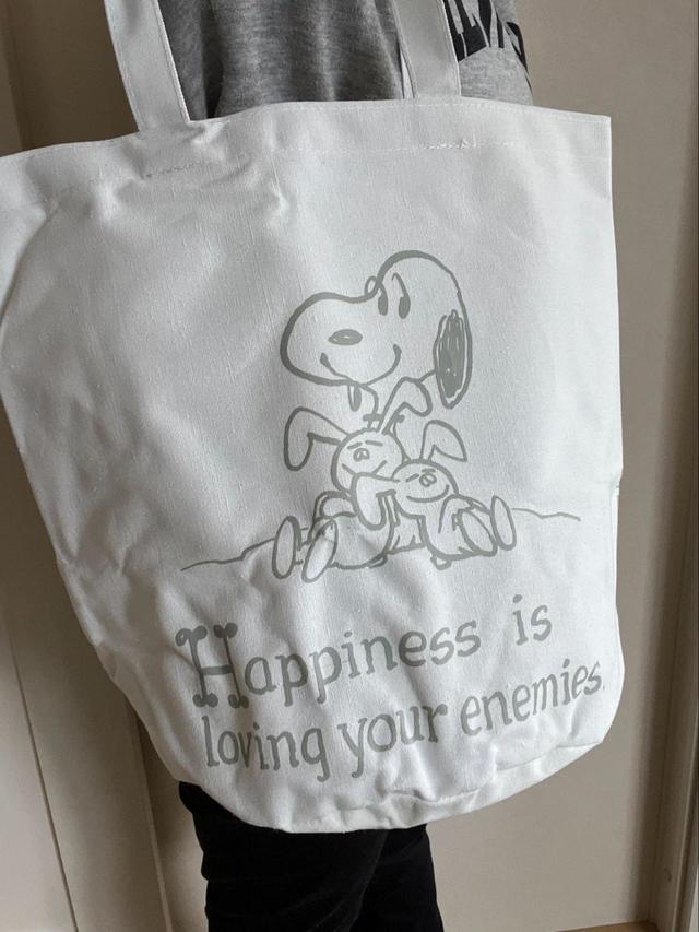 【スヌーピー 大きめバケツ型トートバッグ】サイズは高さ約33×底の直径約25.5cm。買い物やお出かけに