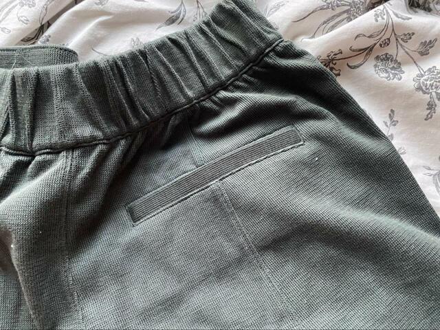 【ユニクロ ガウチョパンツ セットアップ可能】うしろにもポケットが