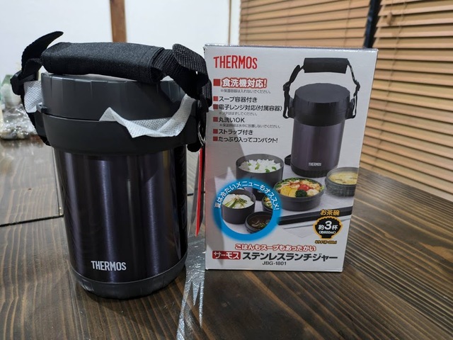 【サーモス ステンレスランチジャー 約1.3合】サイズは約16×13.5×21cm、重さは約1.0kgです
