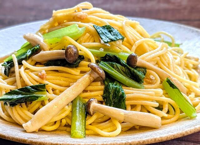 パスタも本格派なんです。小松菜としめじのポルチーニクリーミーパスタ