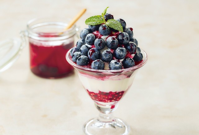 フレッシュブルーベリーパフェ 980円(税込1,078円)