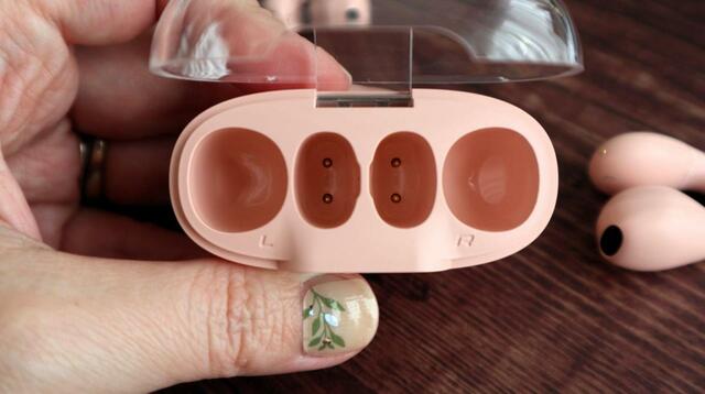 【3COINS オープンイヤーイヤカフイヤホン】カラーはピンク、ブルー、アイボリーがあります