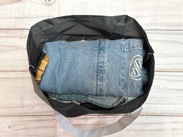 1泊旅行の荷物を入れてもまだ余裕があるほどで、さらに羽織ものまで収納できて感動!