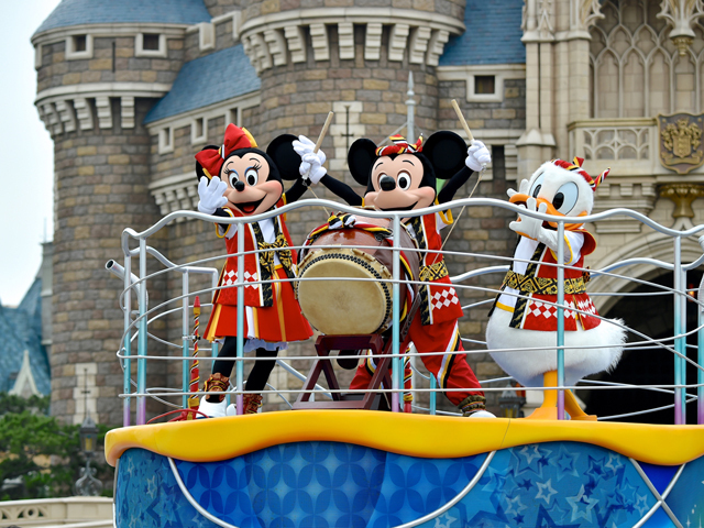 TDL「ディズニー夏祭り」2015 キッズ向けプログラム「おんどこどん!」撮影 / MezzoMiki