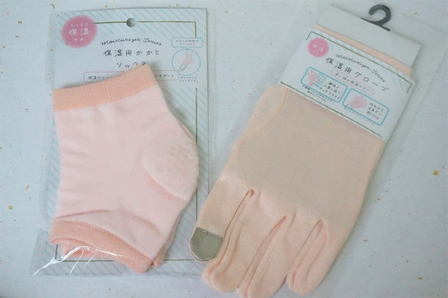 「保湿用かかとソックス」「保湿用グローブ」