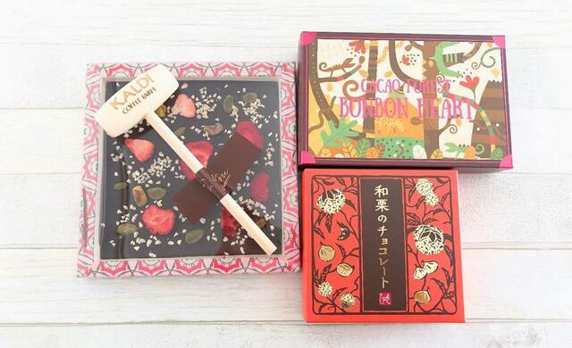（左）フルーツデコレーションチョコレート（右上）カカオの森 ボンボンハート（右下）和栗のチョコレート