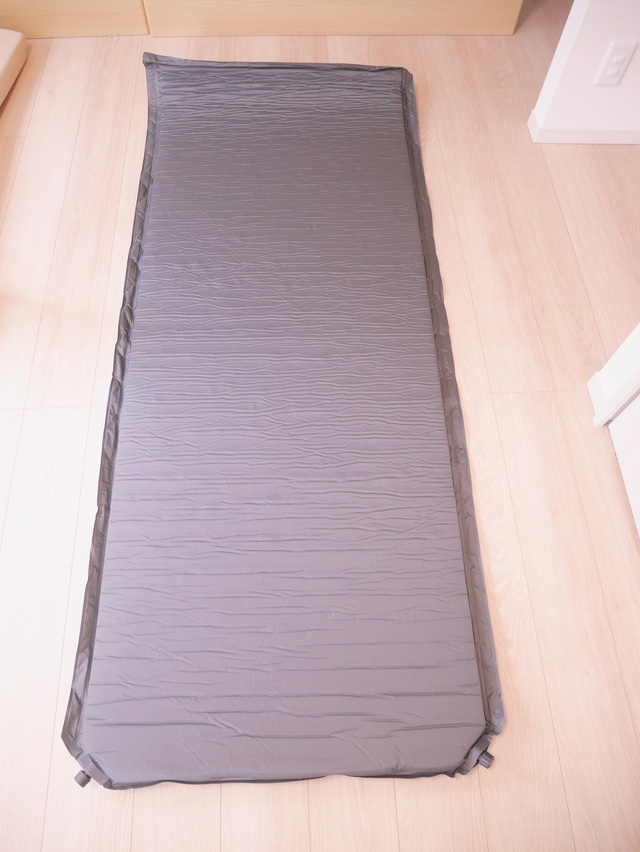 【ベルメゾン　省スペースで収納できる来客用布団セット(6点)】大人1人が心地よく寝られるサイズ感です