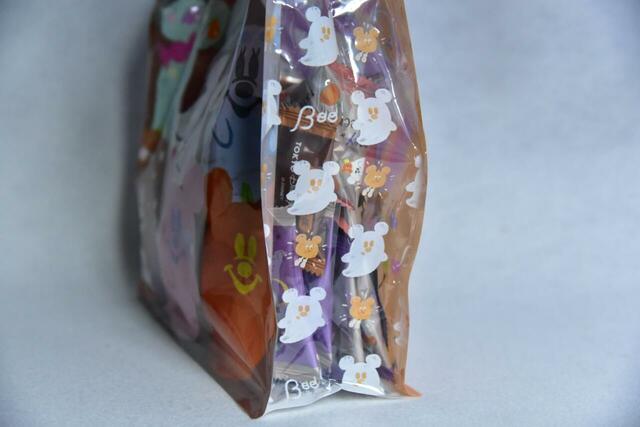 しお味、ブラックカレー味、えび味のせんべいとはちみつ醤油味、パンプキン味、スウィートポテト味のあげせんべい入り　1,500円