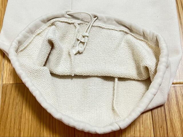 【UNIQLO スウェットカーゴパンツ】履く時はひもが見えないように隠すのがおすすめ