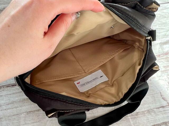 センタースペースには仕切りポケットが2つ！