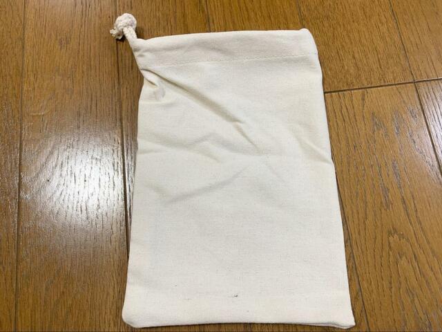 【スヌーピー ミニ巾着】裏はシンプルな無地デザイン