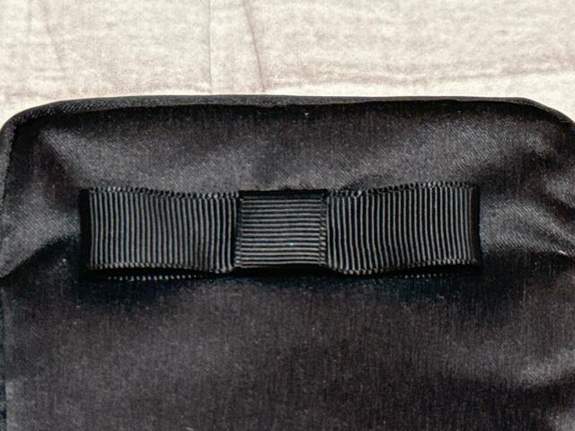 前面上部には、乙女心をくすぐるグログランリボンつき。かわいい〜！