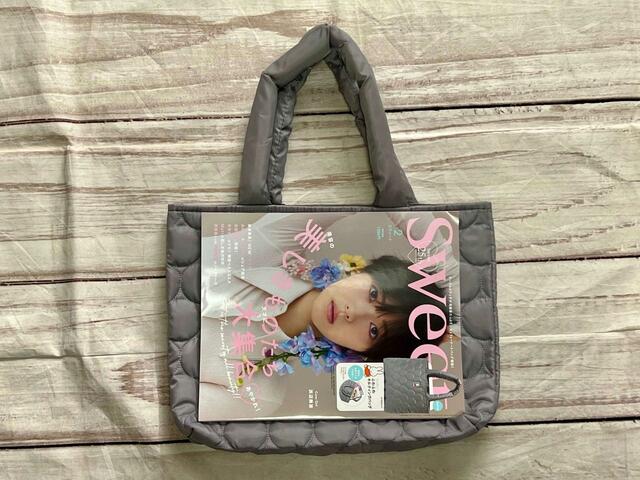 雑誌がすっぽり入るサイズ感です！