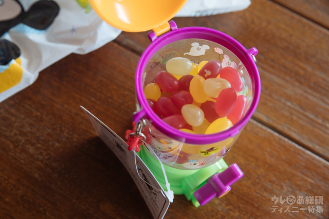 グミキャンディー、ミニスナックケース付き ¥850