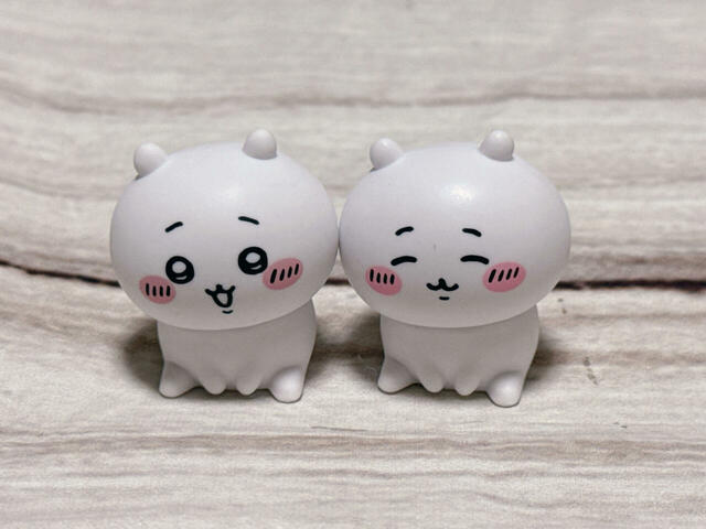 ちいかわ2種類を並べてみました。ほんわかした雰囲気でマイナスイオンが漂っています…癒し…！