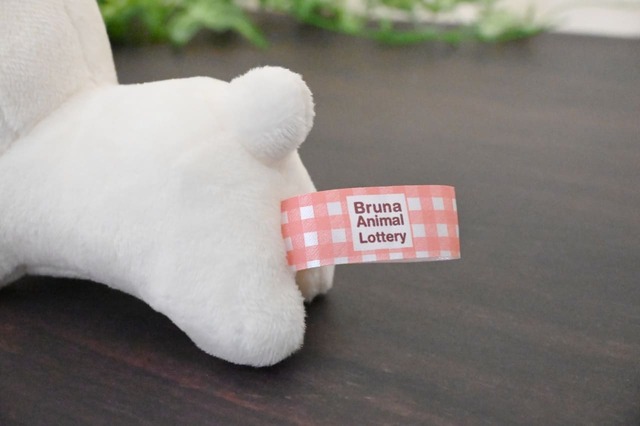 【タイトーくじ ブルーナアニマル／D賞：チャーム付きマスコット】うさぎさんのタグはピンクのギンガムチェックでキュート