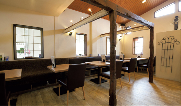 洋風dining Ku.lunch／店内はアンティーク感溢れる落ち着いた雰囲気。