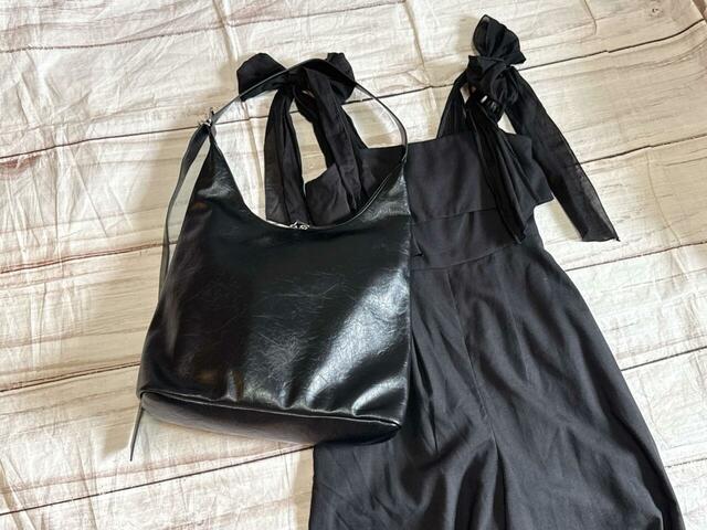 ブラックのロンパースに合わせてオールブラックコーデ♪