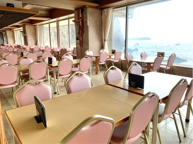 広々としたレストラン