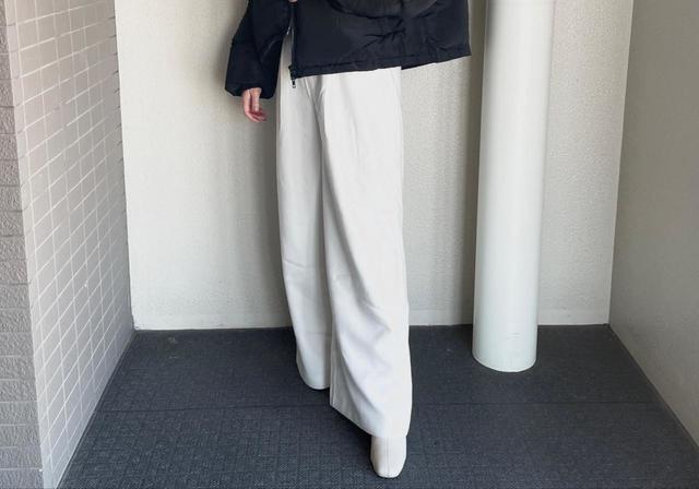 【GU 起毛ベルテッドワイドパンツZ+E】ゆとりのあるシルエットです