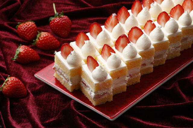 「ふわふわのストロベリーショートケーキ」＜期間：2026年1月20日～5月12日＞【旬のいちごを贅沢に楽しめるスイーツブッフェが登場！「インターコンチネンタル 東京ベイ」でいちご尽くしの世界へ♪】