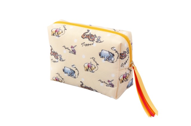 ポーチ 1,800円｜幅約15×高さ約12.5×マチ約6.5cm｜東京ディズニーリゾートAfternoonTeaプロデュース限定アイテム第3期「くまのプーさん」｜東京ディズニーランド「ホームストア」、東京ディズニーシー「ベッラ・ミンニ・コレクション」