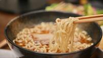【ローソンのラーメンチャーハン神セット】しっかり麺と鶏出汁が効いたスープが絶品