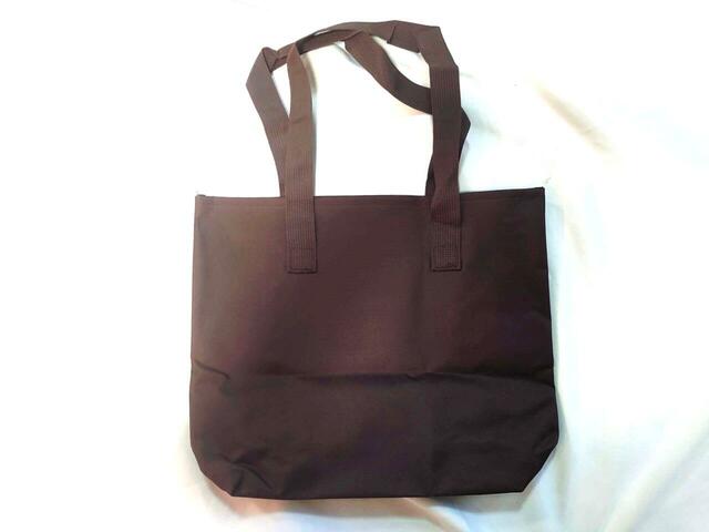 裏面はシンプルな無地