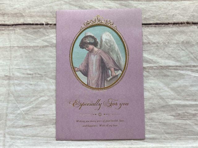 窓から天使のイラストが覗く仕様…！