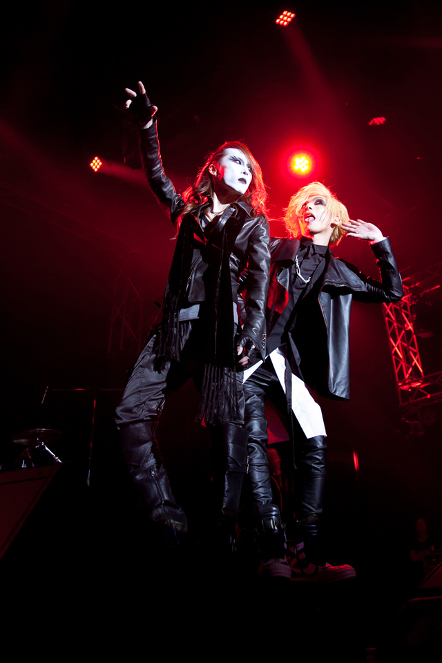 華麗に登場する閣下とあっつ