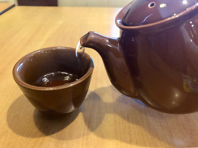 【バーミヤン　ドリンクバイキング】程よく茶葉を蒸らしていただきます