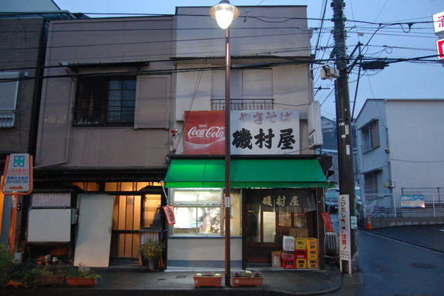 作中ではコカ・コーラの看板が、「まいどおおきに！」という看板に付け替えられている