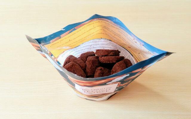 【コストコ　ステファン・デストリー フルール・ド・セル チョコレートクッキー　500g　1698円】開封した瞬間からチョコの香りが。袋はジッパー付き