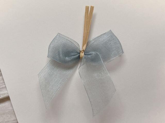 リボンタイはオーガンジー素材で高級感抜群