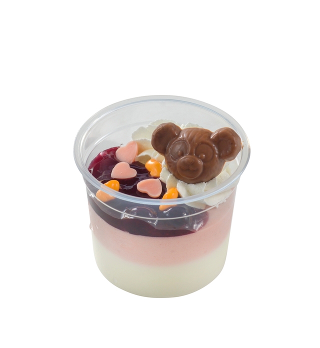 ヨーグルト＆ストロベリーのムース、スーベニアカップ付き ¥880 ※中身【販売店舗】ケープコッド・クックオフ｜東京ディズニーシー「スウィート・ダッフィー」スペシャルメニュー（2017年）