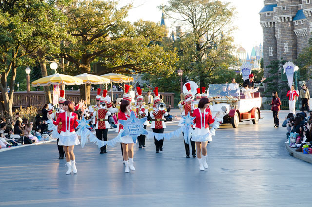 「アナとエルサのフローズンファンタジー」初日セレモニーに松たか子さん、神田沙也加さん、ピエール瀧さん、May J.さんが登場 ©Disney