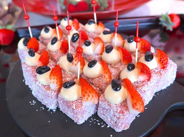 苺レミントン黒豆黒糖クリーム