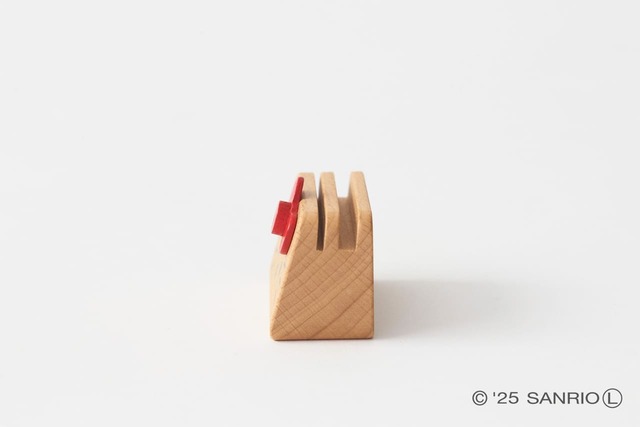 【ハローキティ「メモスタンド（レッド）」1,100円】横から見た様子