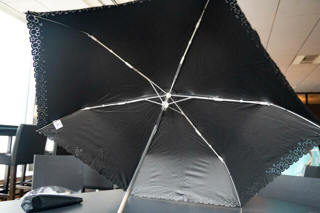 ミッキー 折りたたみ傘 晴雨兼用 SHINY DAY 4,200円