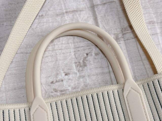 持ち手はシリコン調素材で、おしゃれなアクセントに！