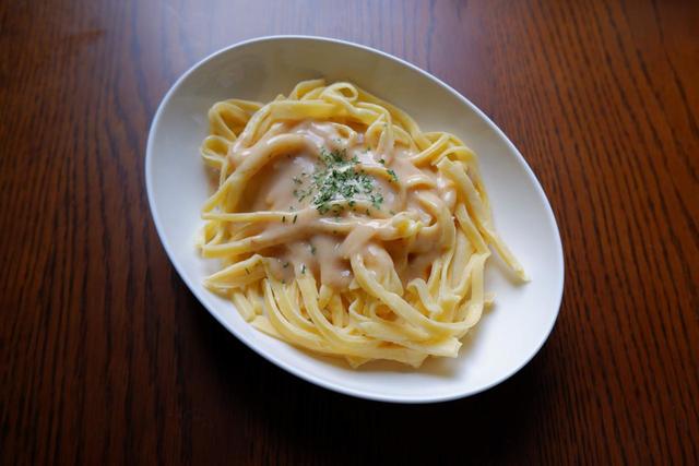 【生地からつくる 手打ちパスタ】同じく無印で購入したソースをかけて完成です！