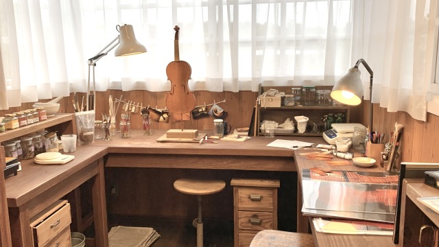 ついさっきまで作業していたような作業台