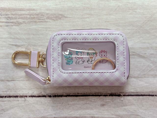 バックはクリア窓付きで中身が見える仕様