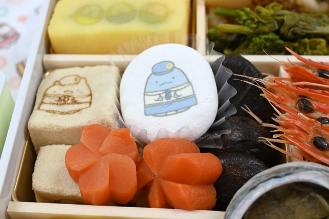 【高島屋】映画の衣装を着た「とかげ」、かわいい♪