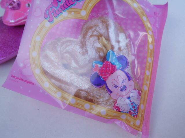 東京ディズニーランド|「ディズニー・パルパルーザ“ミニーのファンダーランド”」 |ハートのリングシュー(ストロベリー)750円