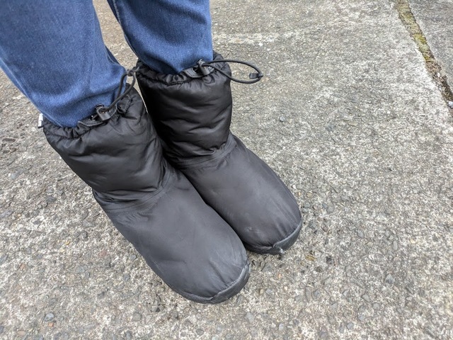 【ワークマン 防寒ブーツ 氷雪耐滑ケベックネオ】寒い日に屋外で3時間ほど過ごしても足元が冷えることはありませんでした！