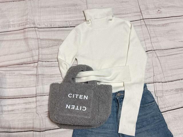 シンプルなカジュアルコーデに合わせてアクセントに◎