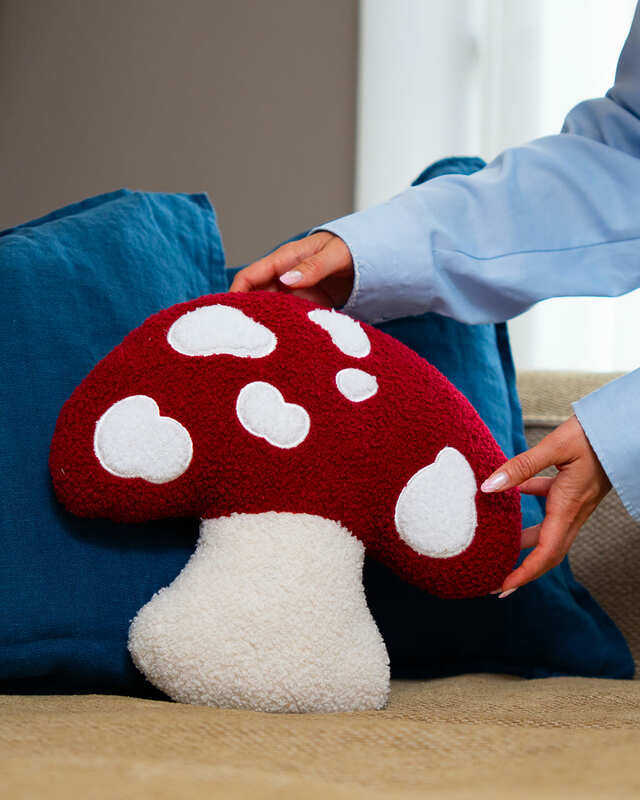 【フライングタイガー新商品】クッション 1,760円／もこもこ素材で秋らしく♪